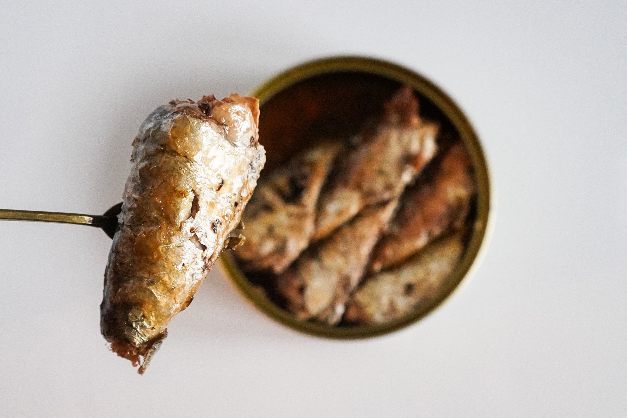 Gueyumar chargrilled sardine tails open can 