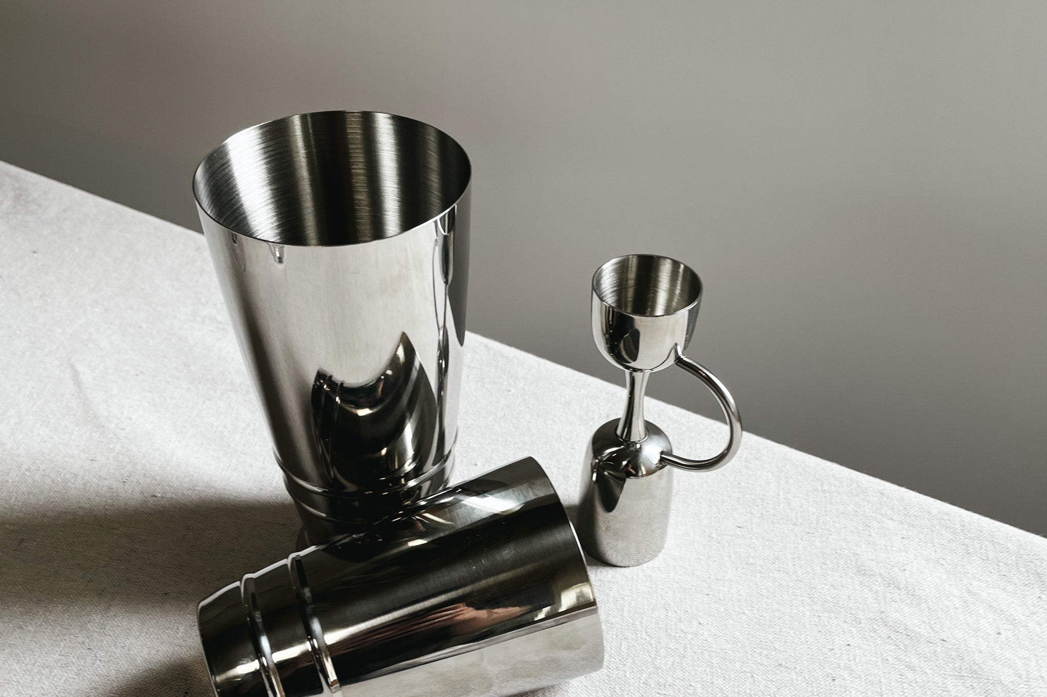 cocktail shaker set with coley jigger
